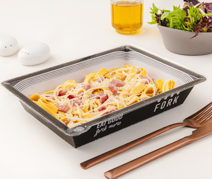 Fetuccini Alfredo con jamón de campo