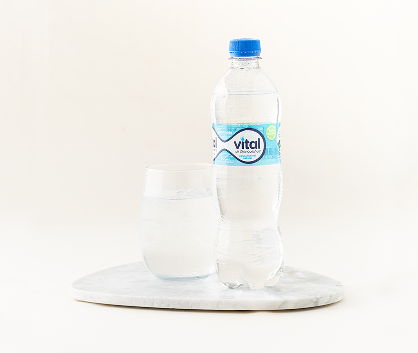 Agua Natural con Gas Vital, 600 ml