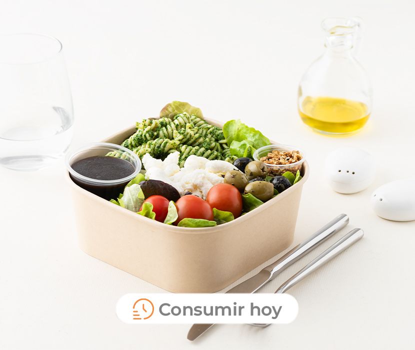 Ensalada Mozzarella y pasta pesto con granola multisemillas